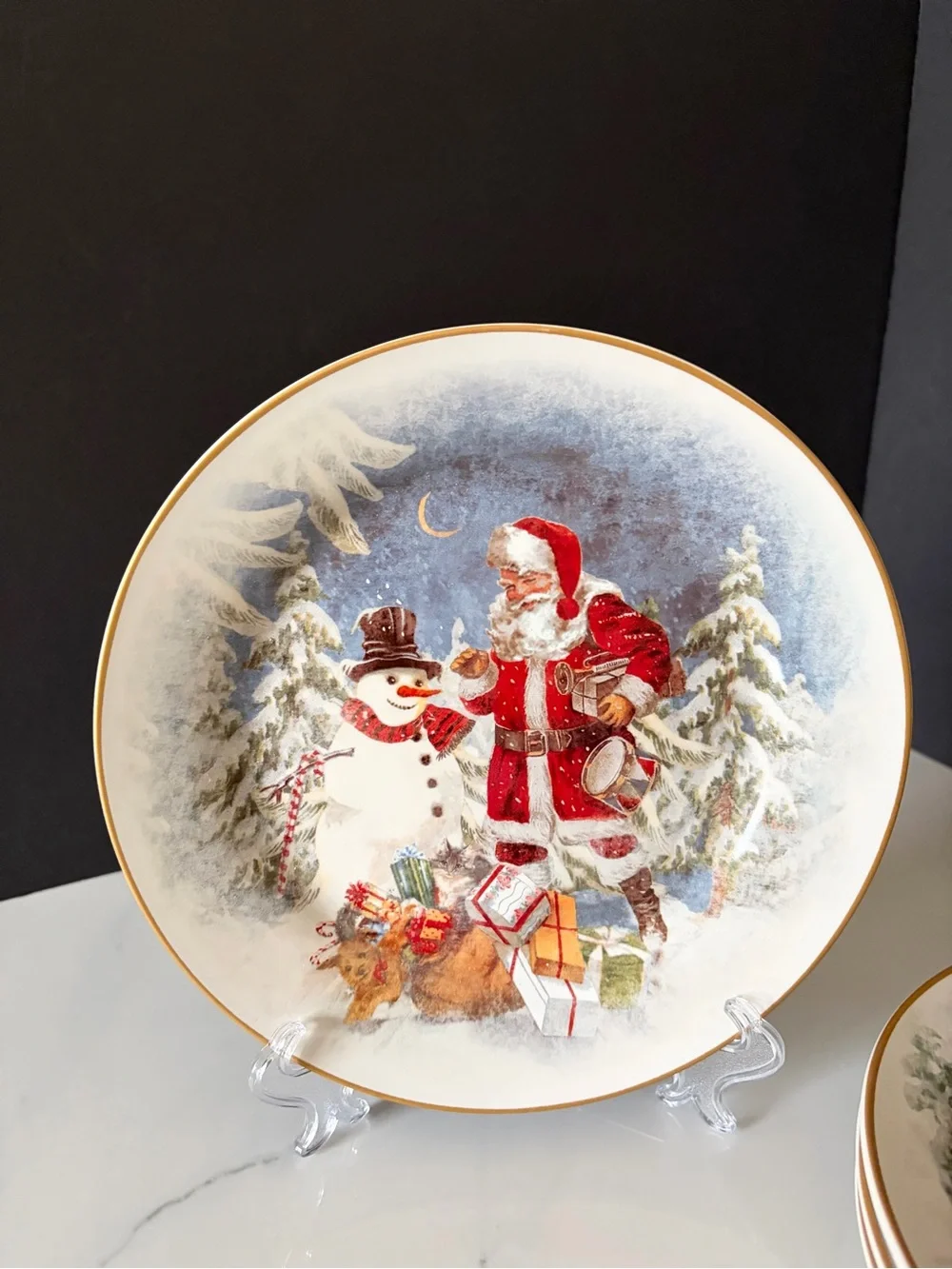 SET of 4 Nostalgic Santa Salad Plates by Pottery Barn
